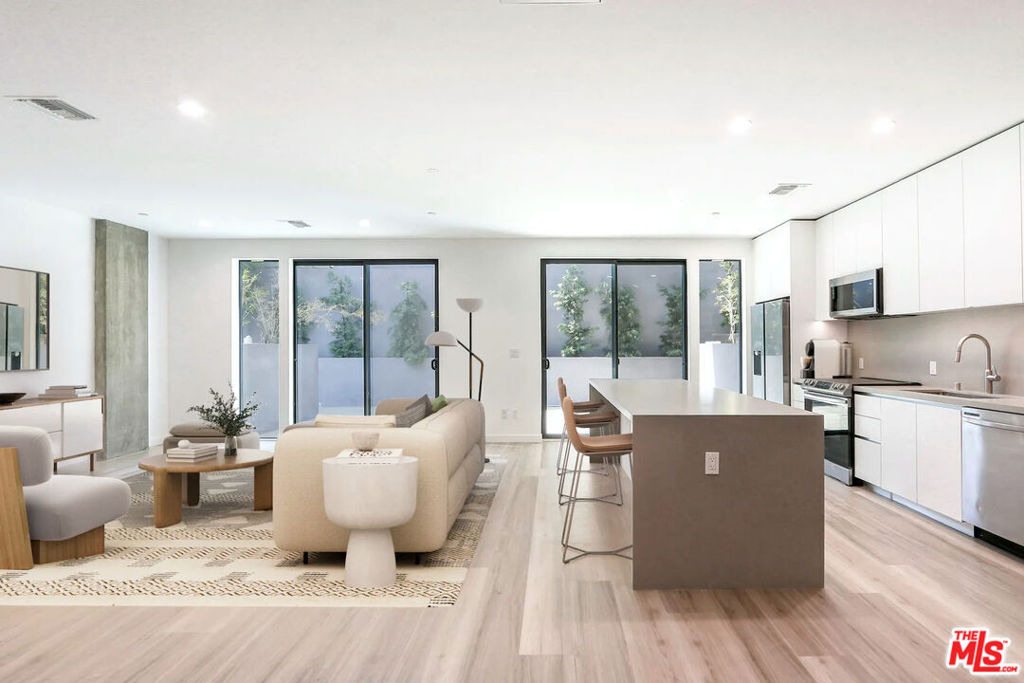 829 Larrabee Street - Photo 3