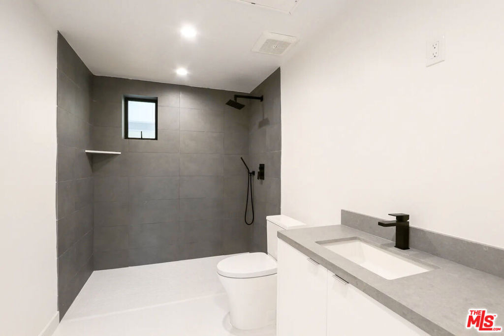 829 Larrabee Street - Photo 7