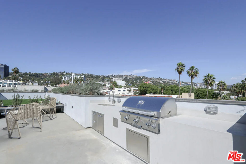 829 Larrabee Street - Photo 11