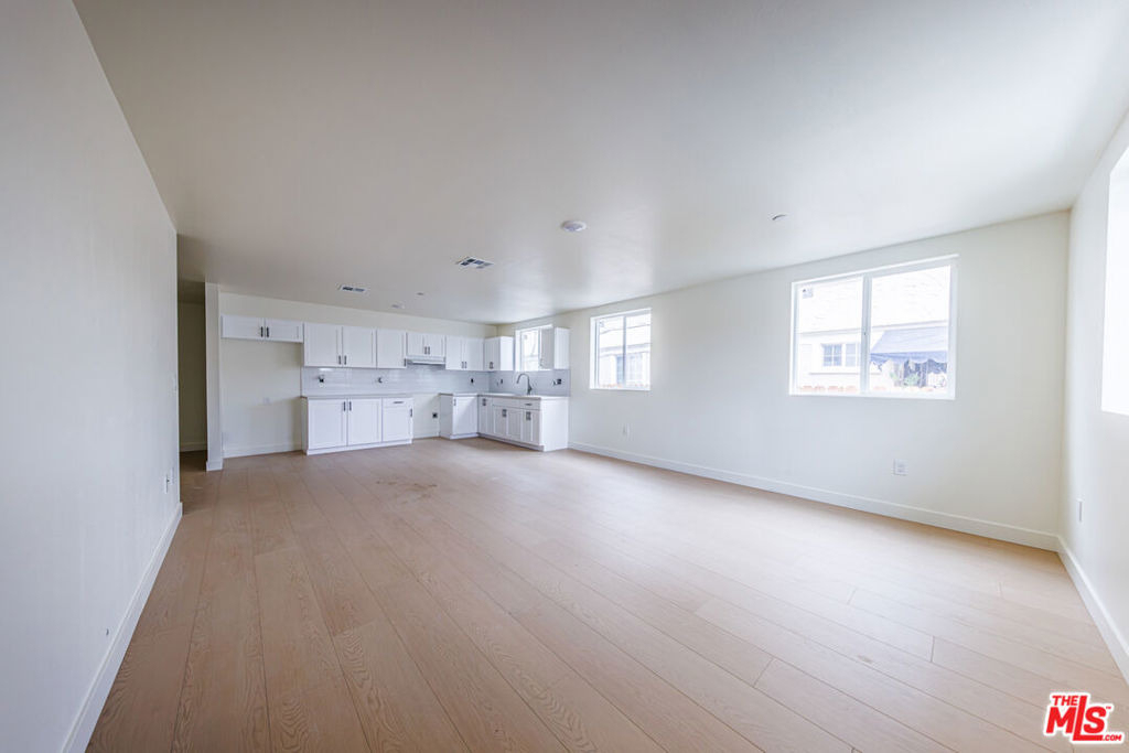 948 E 21st Street - Photo 5