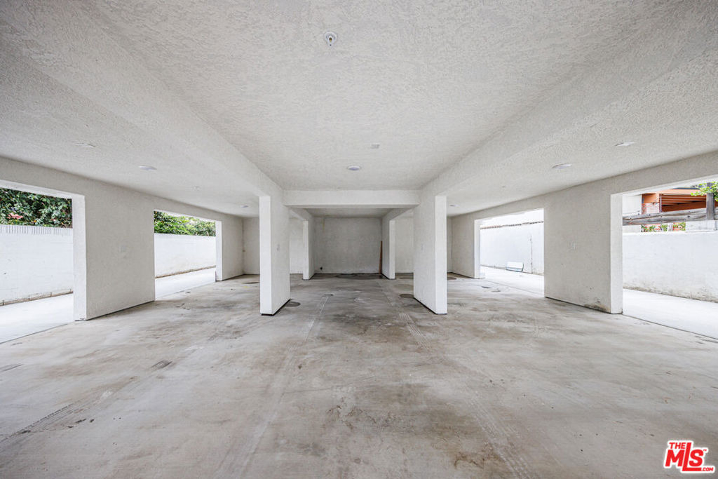 948 E 21st Street - Photo 3