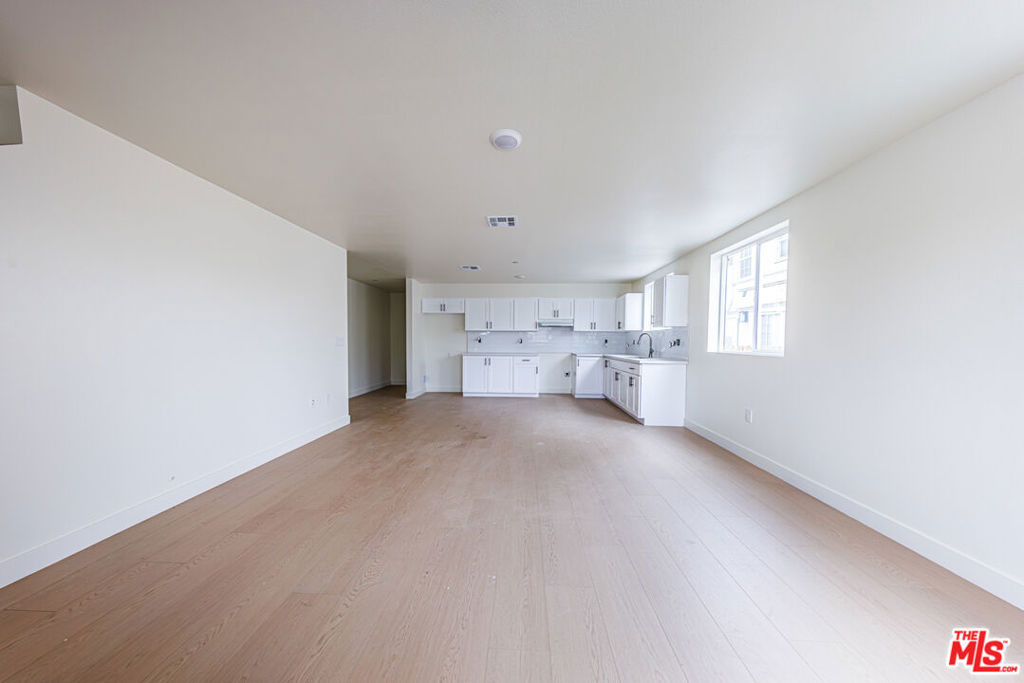 948 E 21st Street - Photo 6