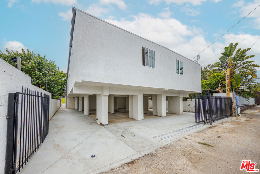 948 E 21st Street - Photo 15