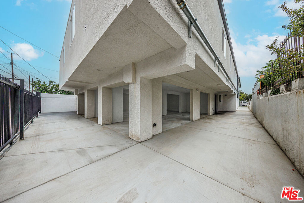 948 E 21st Street - Photo 4
