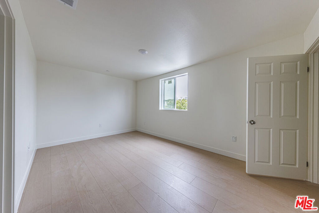 948 E 21st Street - Photo 10
