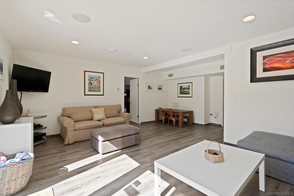 647 Loring St - Photo 14
