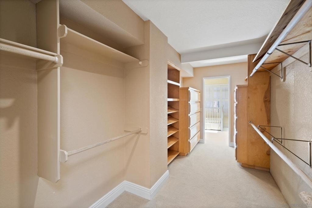 647 Loring St - Photo 20