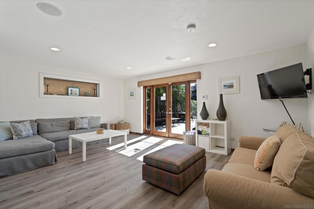 647 Loring St - Photo 13