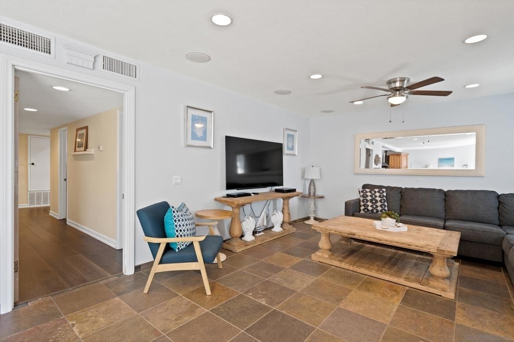647 Loring St - Photo 11