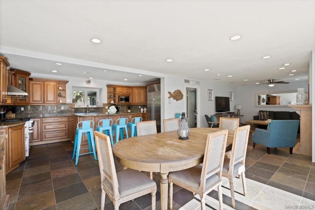 647 Loring St - Photo 10