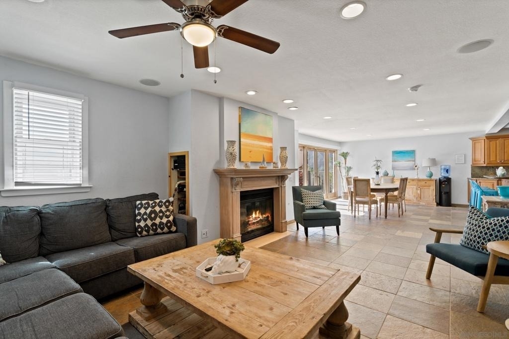 647 Loring St - Photo 9