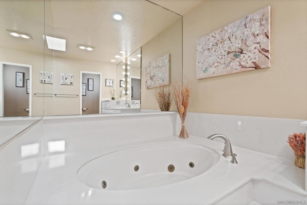 647 Loring St - Photo 22