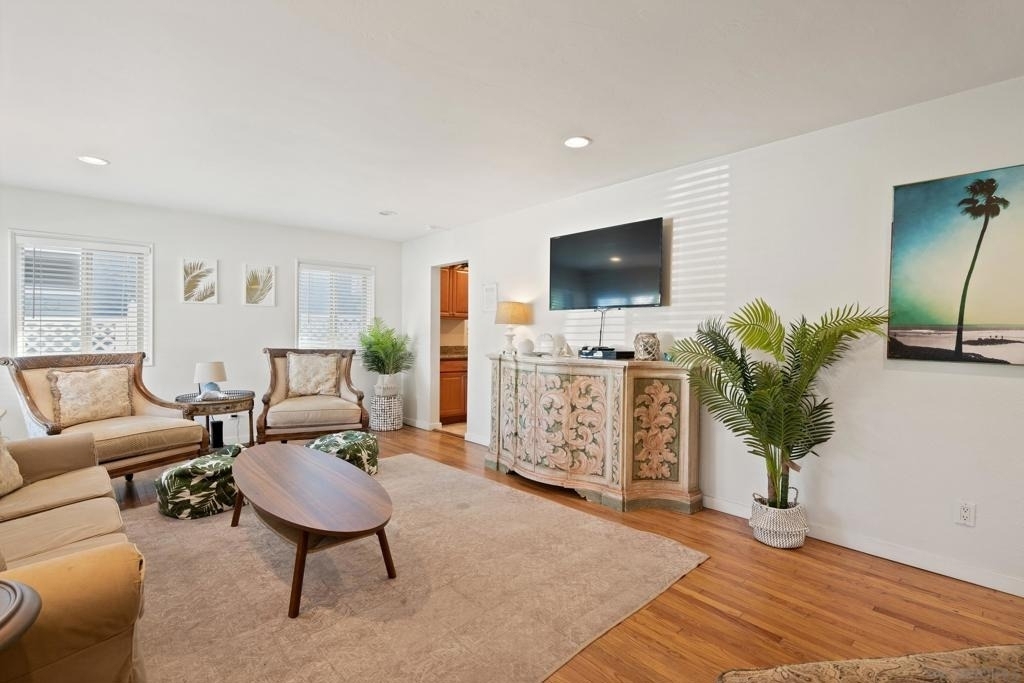 645 Loring - Photo 1