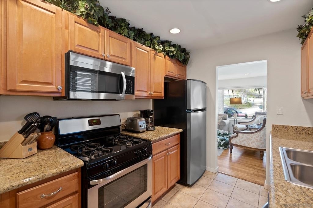 645 Loring - Photo 6