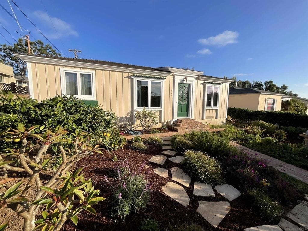 741 Arenas St - Photo 1