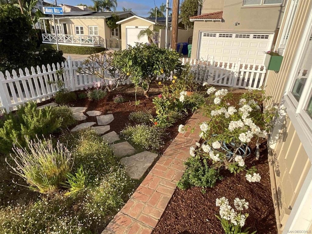 741 Arenas St - Photo 2
