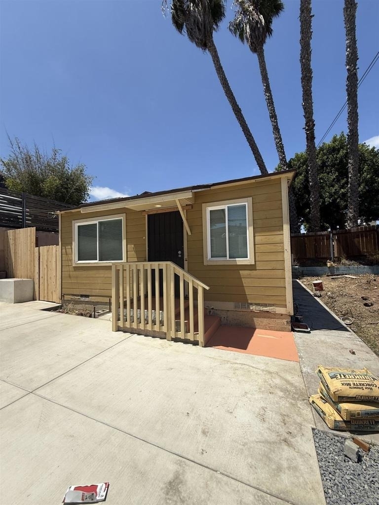 1207 E 8th - Photo 0