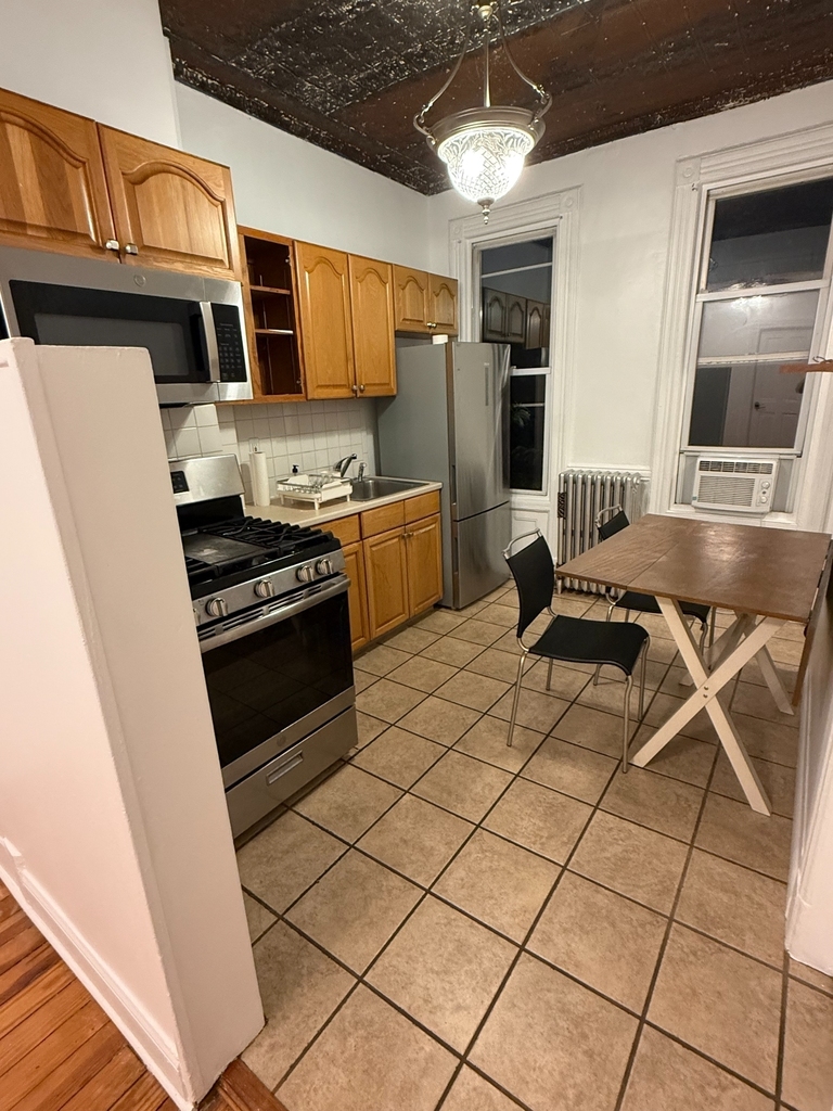 1736 Stanhope Street - Photo 2