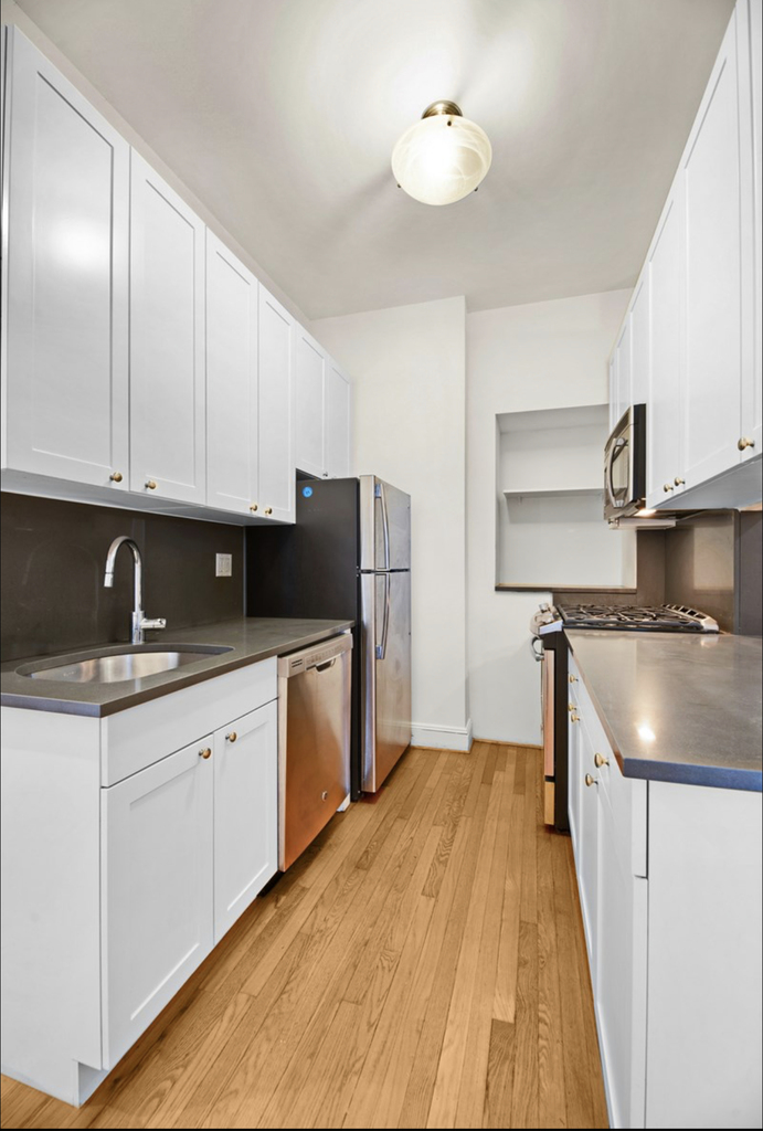  Madison Avenue & e 30th st - Photo 1