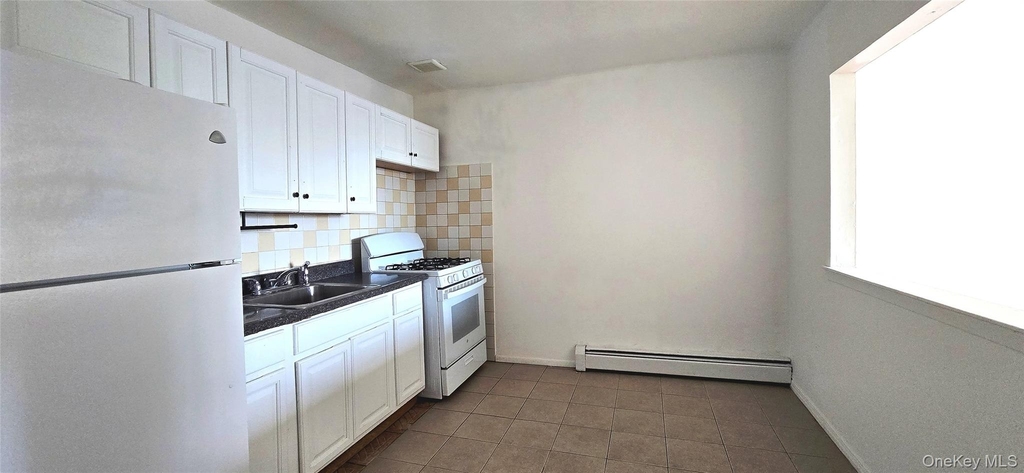9517 84th Street - Photo 3
