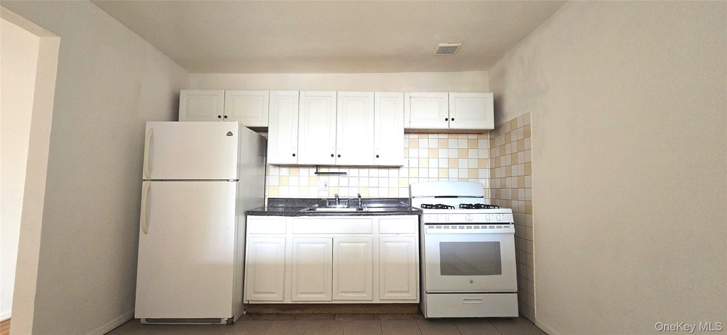 9517 84th Street - Photo 2
