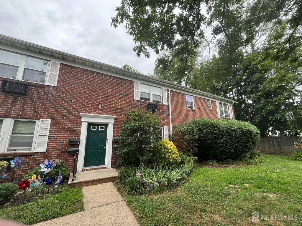 289 Main Street - Photo 3
