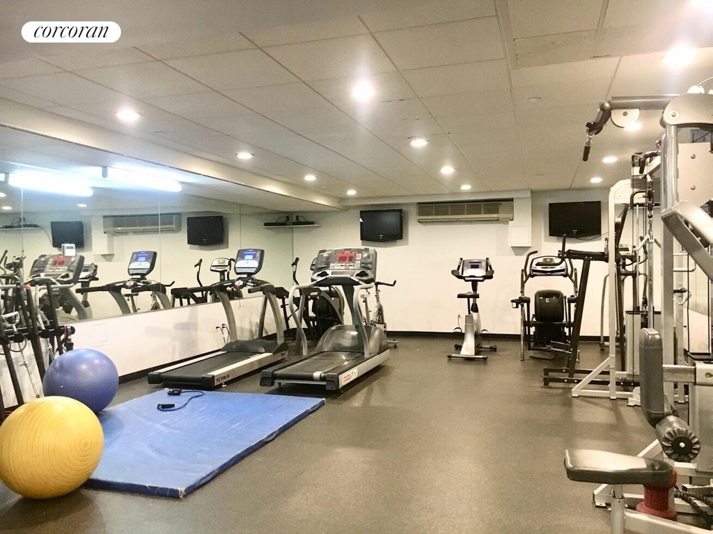 970 Kent Avenue - Photo 9
