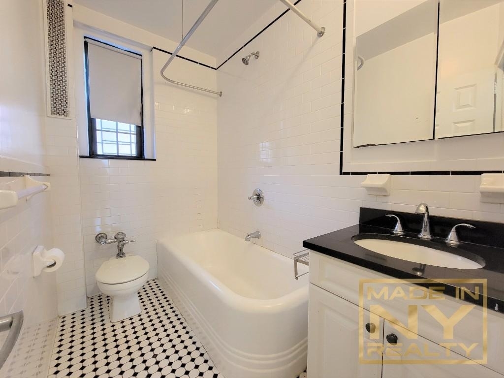 51-01 39th Avenue - Photo 6