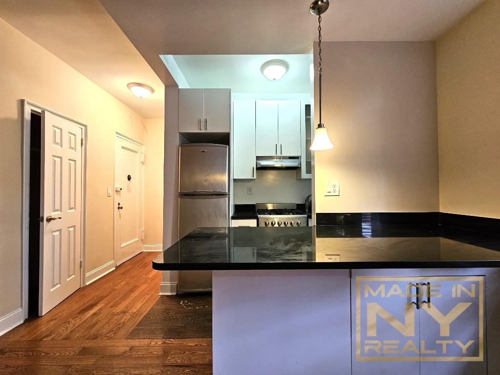 51-01 39th Avenue - Photo 4