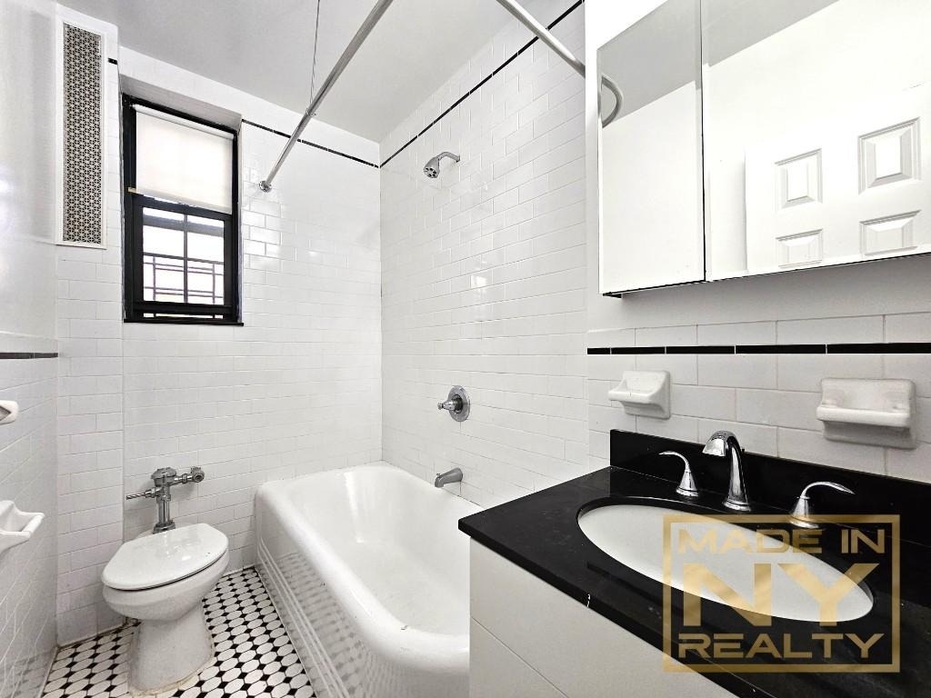51-01 39th Avenue - Photo 5
