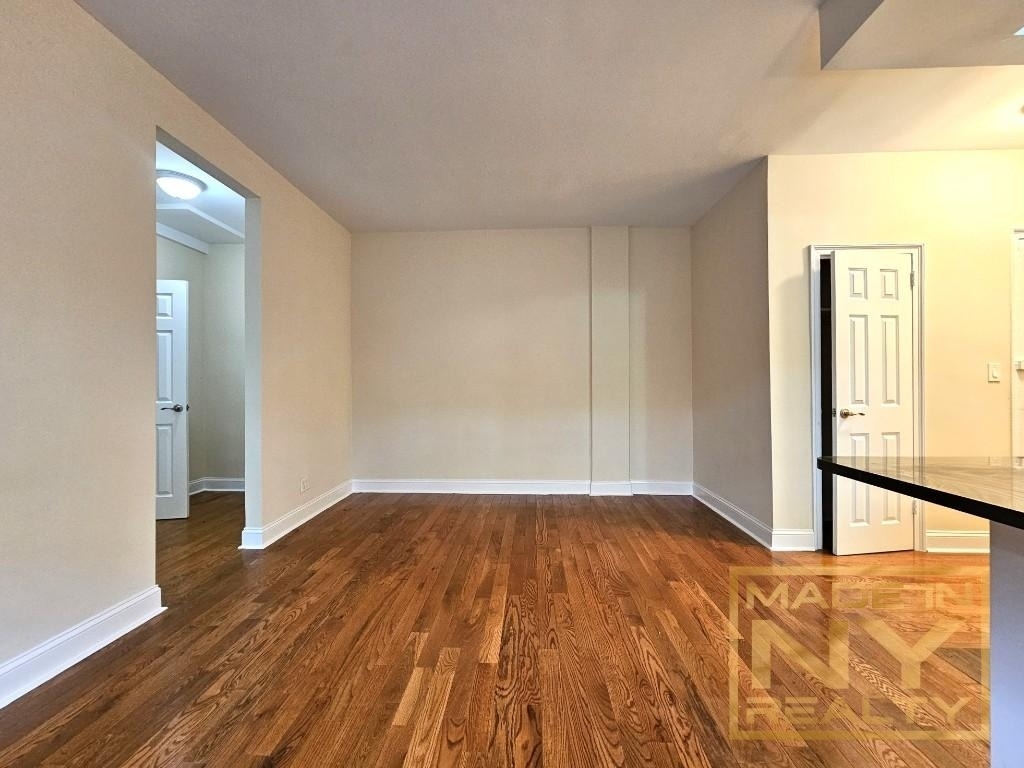 51-01 39th Avenue - Photo 3