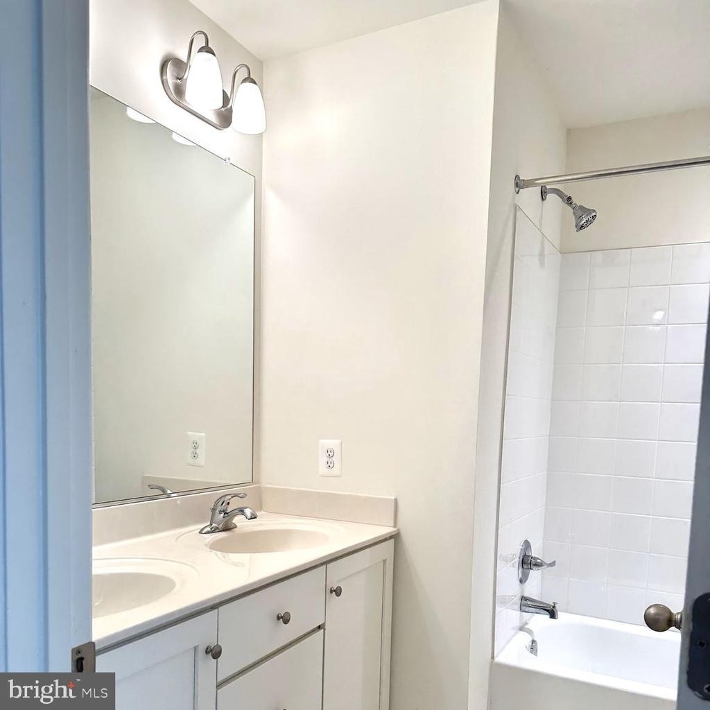 227 Charterhouse Street - Photo 16