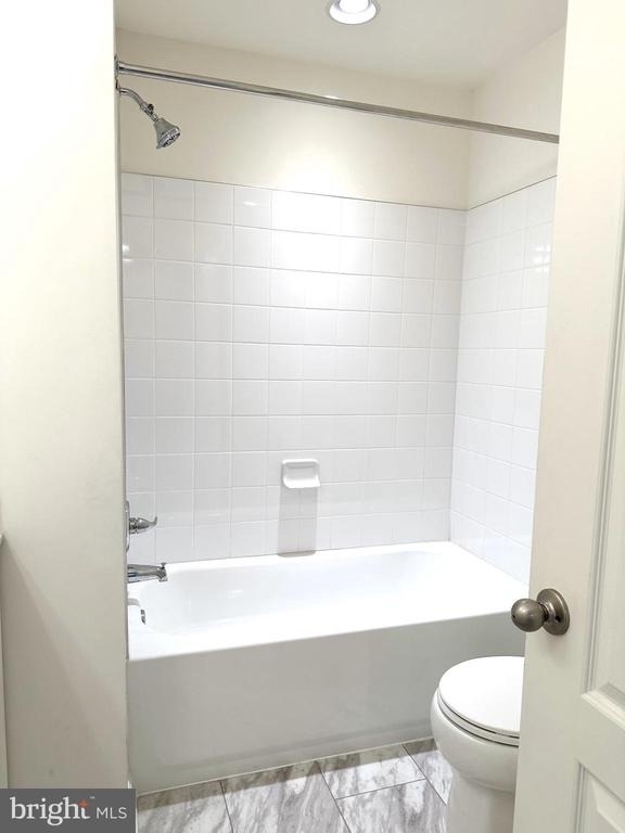 227 Charterhouse Street - Photo 17