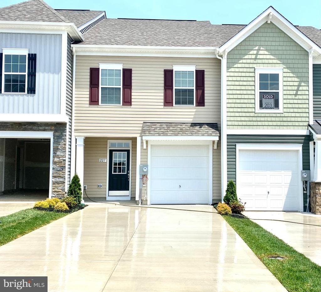 227 Charterhouse Street - Photo 0