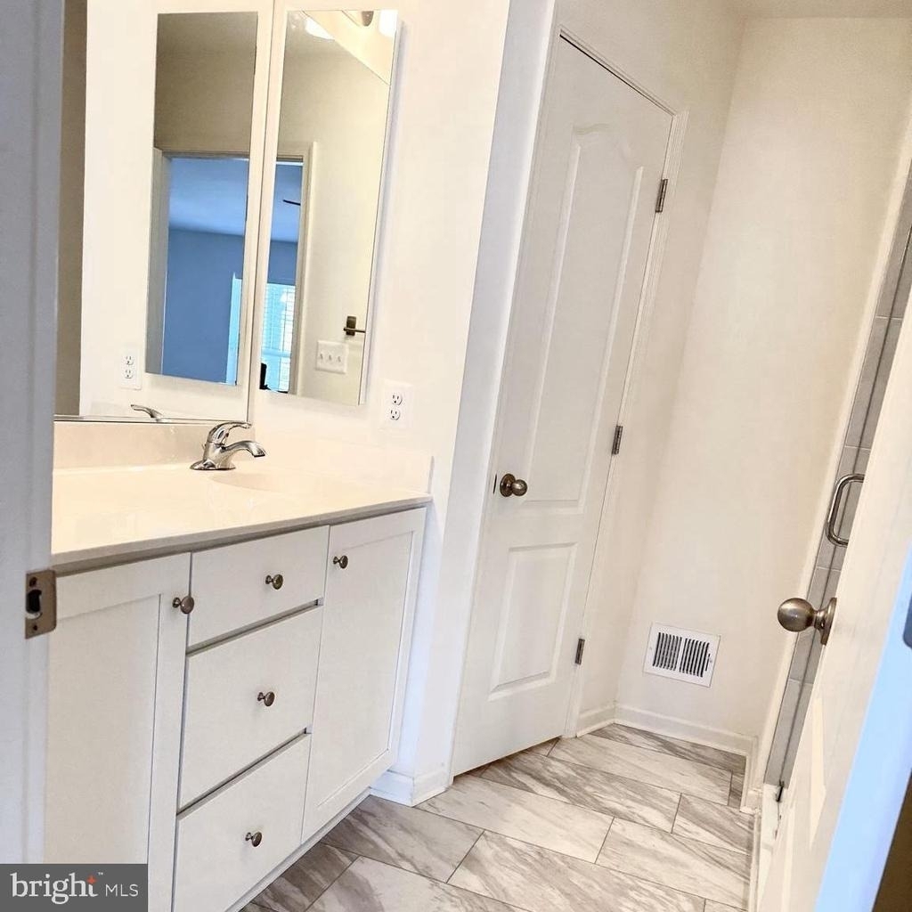 227 Charterhouse Street - Photo 9