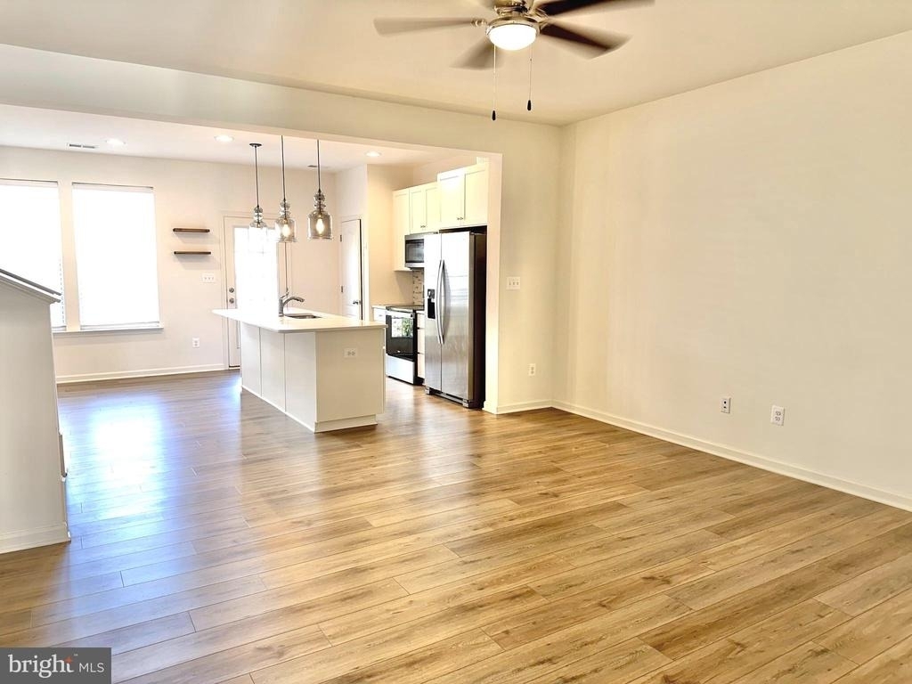 227 Charterhouse Street - Photo 1