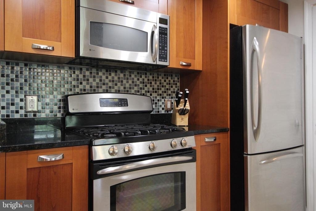 2451 Midtown Avenue - Photo 6