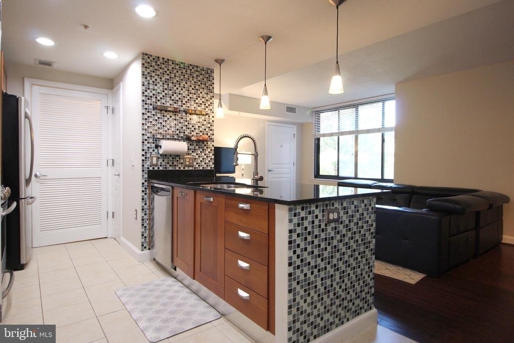 2451 Midtown Avenue - Photo 5