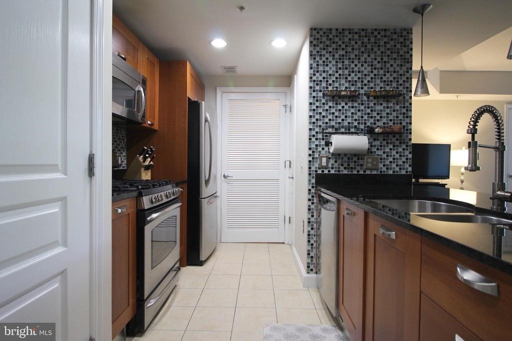 2451 Midtown Avenue - Photo 17