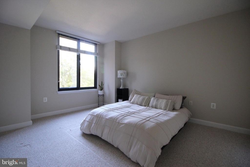 2451 Midtown Avenue - Photo 2