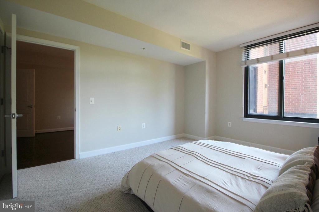 2451 Midtown Avenue - Photo 16