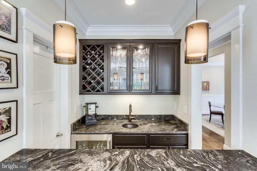 312 Pine Street - Photo 2