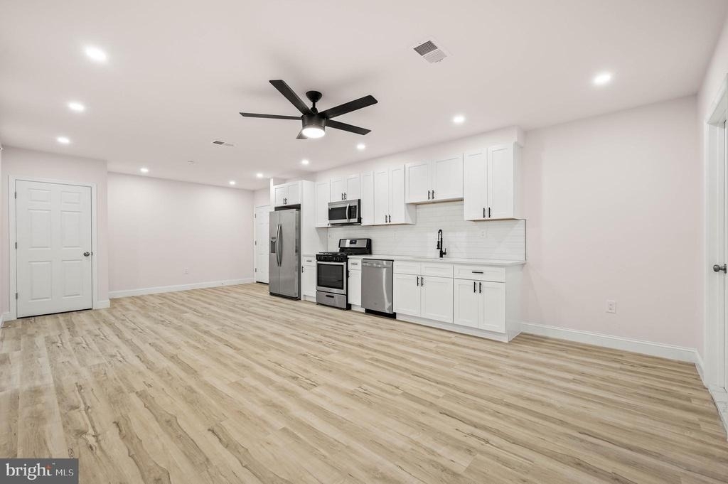 437 W Girard Avenue - Photo 21