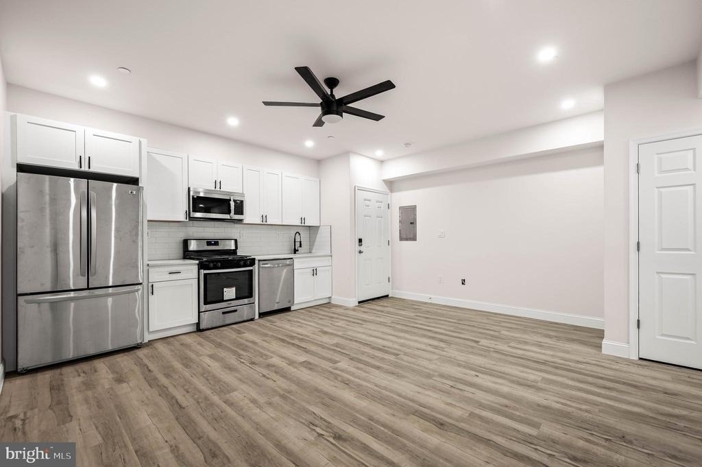 437 W Girard Avenue - Photo 0