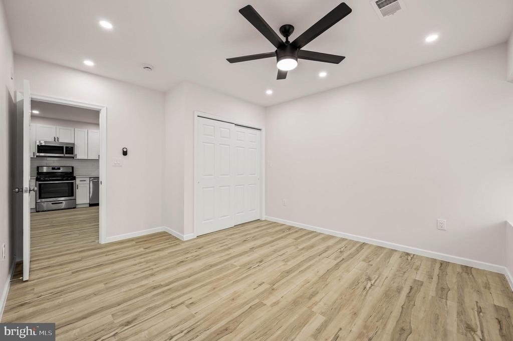 437 W Girard Avenue - Photo 15