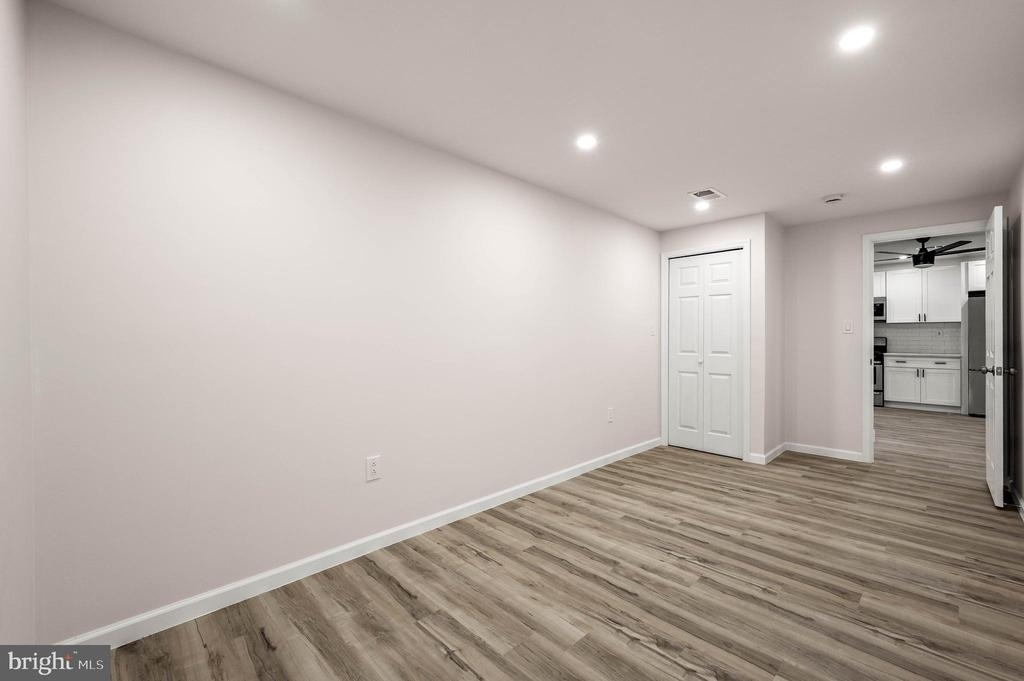 437 W Girard Avenue - Photo 8