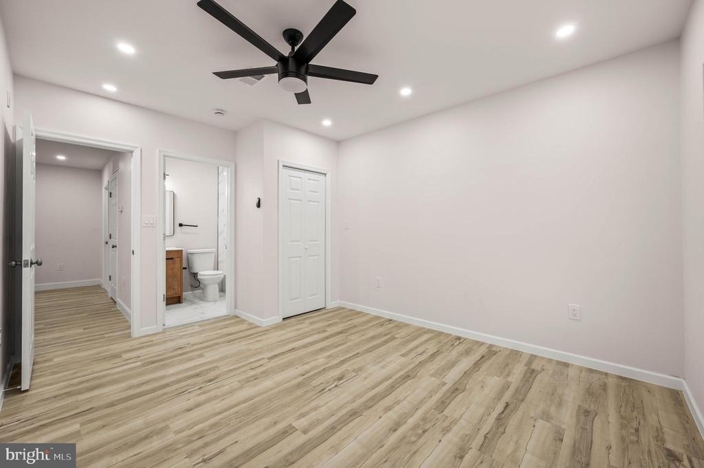 437 W Girard Avenue - Photo 12