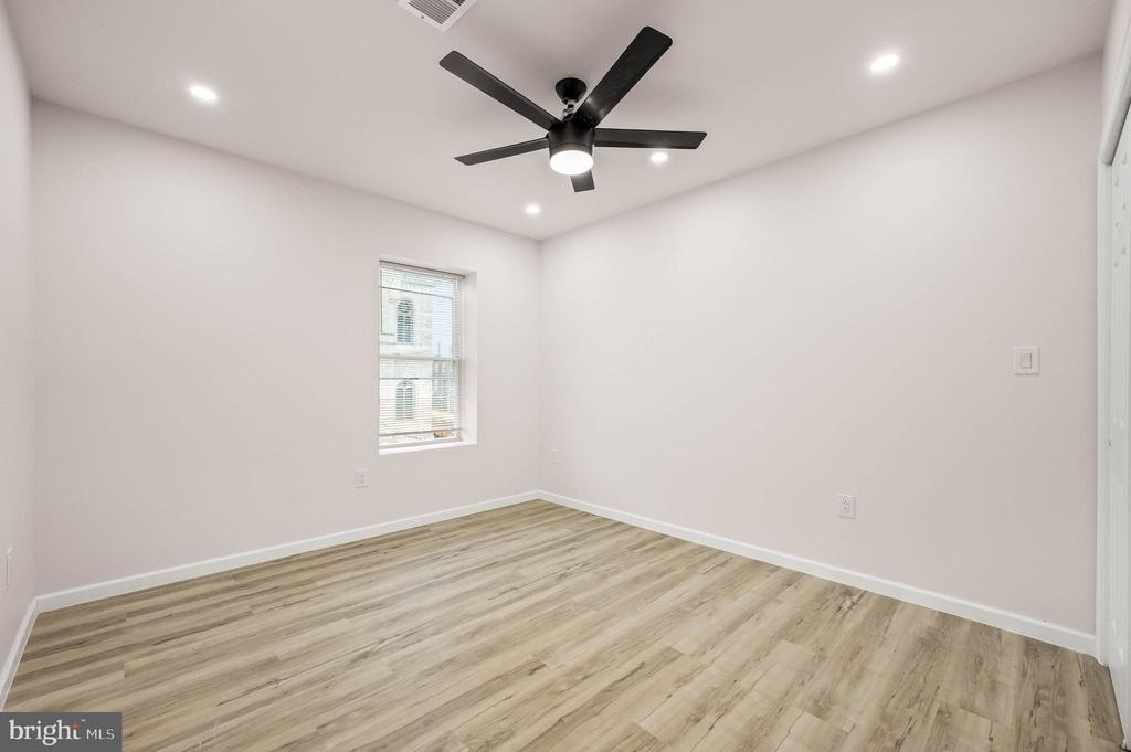 437 W Girard Avenue - Photo 17