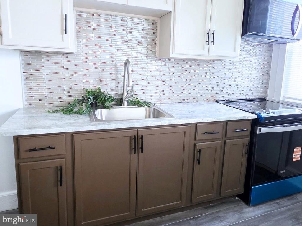 1108 E Stafford Street - Photo 5