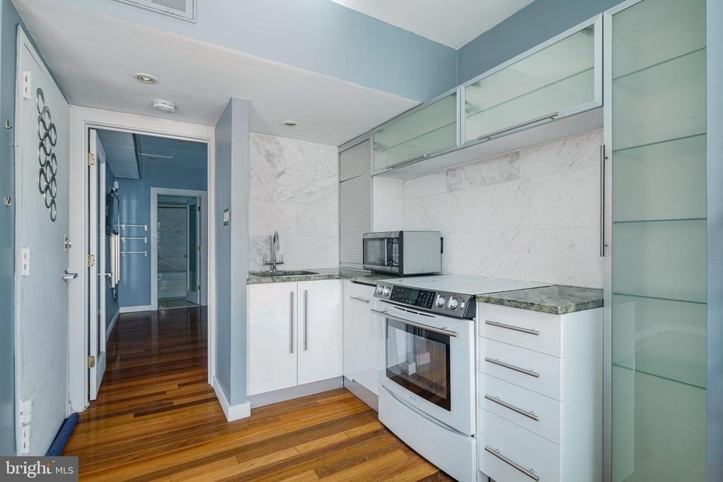 2211 South Street - Photo 4